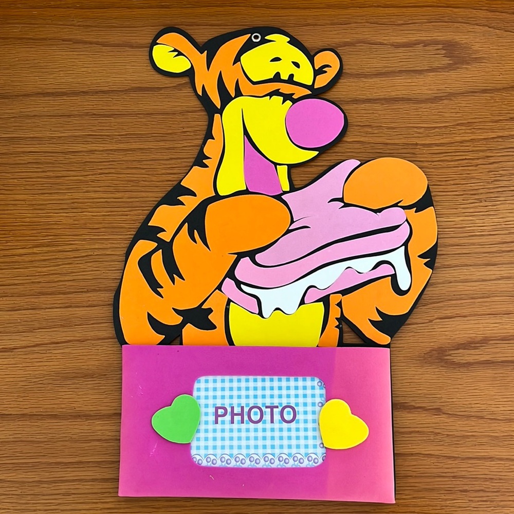 Tigger Winnie the Pooh foam wall hanging with photo slot and pocket Brand New